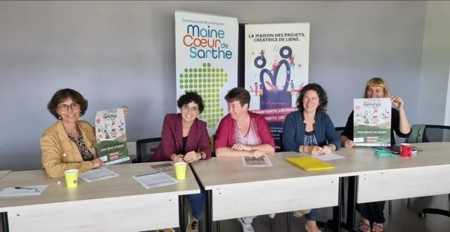 photo  lors d’une réunion à l’hôtel communautaire, à joué-l’abbé (sarthe), isabelle livache (à gauche sur la photo) directrice de la maison des projets (mdp), a présenté les grandes lignes du forum des familles, deuxième édition.  &copy;  ouest-france 