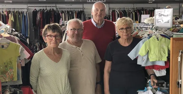 photo  une petite partie des bénévoles qui font fonctionner l’association enfance et partage autour du président jacques chauvel (au fond).  &copy;  ouest-france 