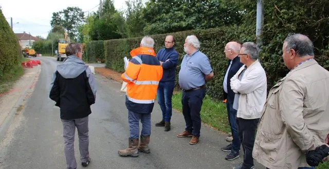 photo  un rendez-vous de chantier, pour les travaux dans la commune déléguée de lignières-la-carelle.   &copy;  le maine libre 