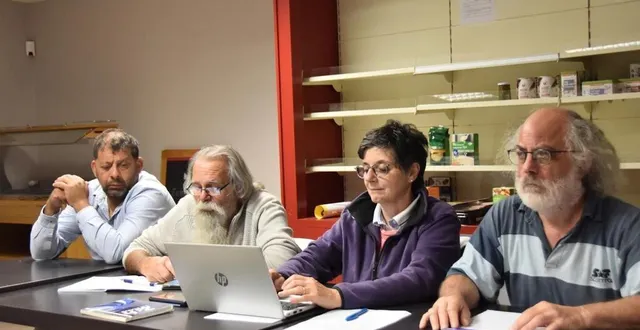 photo  mourad, dominique, marie et patrice sont secondés par une dizaine de bénévoles.  &copy;  le maine libre 