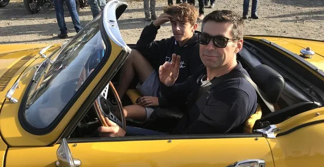 photo  les conducteurs et passagers avaient le sourire lors de la balade de la bourse d’échange, organisée par le club rétro décalé, dimanche 8 octobre 2023 à bazouges-cré-sur-loir.  &copy;  le maine libre 