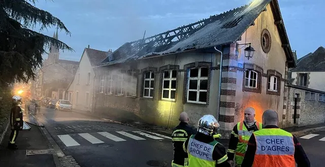 photo  l’incendie s’est déclaré avant 18 h dans un bâtiment du secours catholique de sées, près d’alençon (orne).  &copy;  ouest-france 