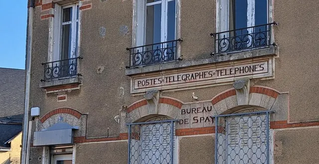 photo  la poste sera démolie dans les semaines qui viennent mais son bandeau sera conservé.  &copy;  ouest-france 