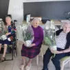 photo  elles n’ont pas pu participer au repas du ccas, mais ont reçu des fleurs pour leur centenaire révolu ou à venir. de gauche à droite : marie-thérèse roux et simone babin, déjà centenaires, et odette vêtu, qui le sera en novembre. 