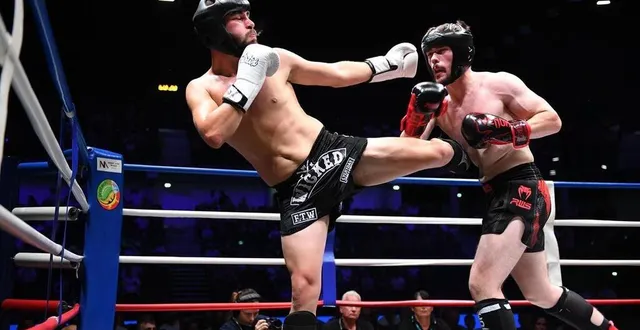 photo  alexis demeter (gants noirs) face à tristan bourdelles, au palais des sports de caen, le 10 septembre 2023.  &copy;  photo : gérard piwtorak 