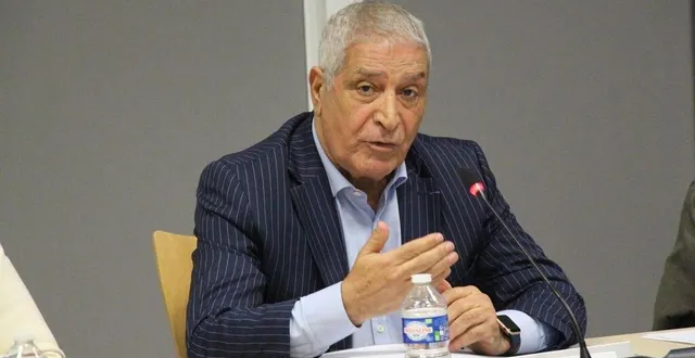 photo  le maire de sées, mostefa maachi, estime être attaqué personnellement par le président de la communauté de communes, jean-pierre fontaine, et ne compte pas se laisser faire.  &copy;  ouest-france 