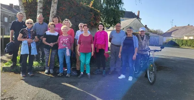 photo  une dizaine de volontaires ont répondu à l’appel des membres du ccas (centre communal d’action sociale), dimanche dernier, pour participer à une randonnée de cinq kilomètres dans le cadre d’octobre rose. une marche pour ouvrir l’appétit, programmée juste avant le repas offert aux plus de 70 ans, préparé par le restaurant local. une cinquantaine de personnes se sont retrouvées le midi salle saint-pierre.  &copy;  ouest-france 