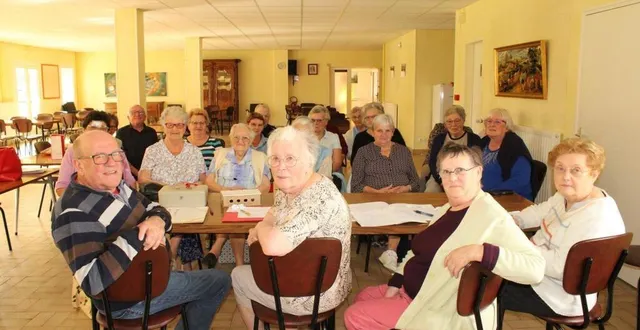 photo  de gauche à droite, au premier plan : jean-françois boudin (trésorier), denise capelle (présidente), annick beaudegel (secrétaire) et danièle noël-gérard (vice-présidente).  &copy;  ouest-france 