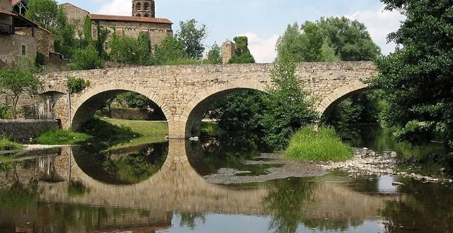 photo  lavaudieu (haute-loire) est classé « plus beau village de france ».  &copy;  pixabay / jean-pol grandmont 