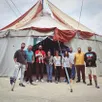 photo emma verbeke (ici au centre) et quelques autres artistes de cirque français, devaient rester deux semaines à bir zeit, près de ramallah, en cisjordanie. l’attaque du hamas les a contraints à un retour en catastrophe.