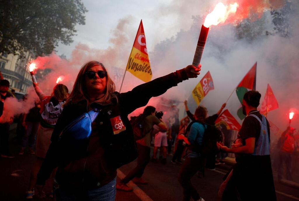 Grève Du 13 Octobre : 200 000 Manifestants Dans Toute La France Selon ...