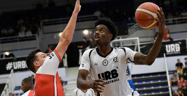 photo  fabien damase et l’union rennes sont revenus de -22 à -3 en deuxième mi-temps face à challans mais n’ont pas pu aller jusqu’au bout de leur remontée..  &copy;  jocelyne régent 