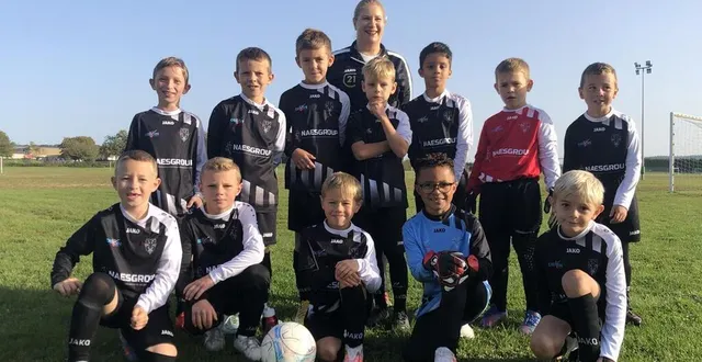 photo  sabine « la maman du club », comme la surnomme le président, encadre les u8 et les u9.  &copy;  ouest-france 