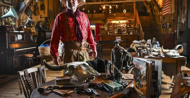 photo  comme à son habitude, garrett laval accueillera les acheteurs en tenue d’époque.  &copy;  le maine libre – denis lambert 