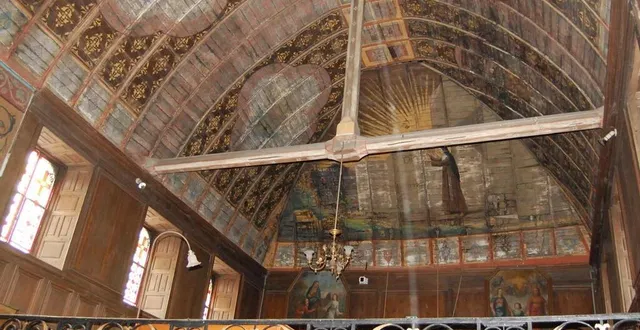 photo  l’association mortagne-au-perche patrimoine a entrepris la restauration de deux tableaux du xviie siècle, accrochés au mur de la tribune de la chapelle. ils représentent la fuite en égypte et la sainte famille.  &copy;  archives ouest-france 