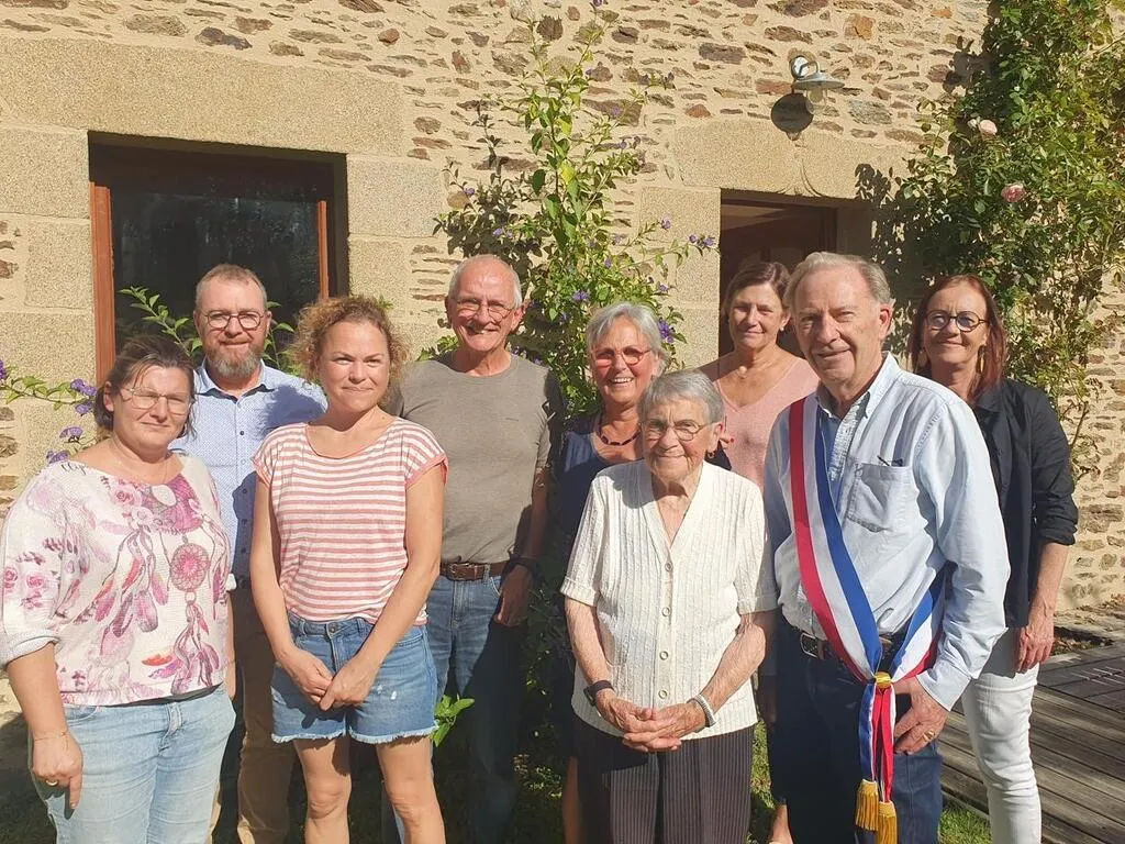 Cette Bretonne, et centenaire, a tenu l’hôtel-restaurant de la gare de ...