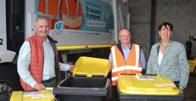 photo  pierre paterne, rémy dourdain, de la société sulo, et anne-hélène grenapin présentent les bacs jaunes prochainement distribués.  &copy;  le maine libre 