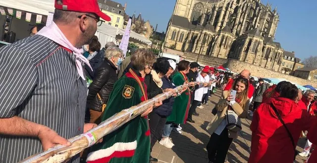 photo  décembre 2022, l’association avait confectionné le plus grand sandwich aux rillettes : 101, 43 mètres. un nouveau record mondial avait été établi.  &copy;  archive ouest france 