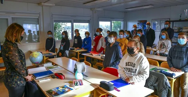 photo  comme ici à cérans-foulletourte en 2021, un hommage sera rendu ce lundi 16 octobre 2023 en mémoire des victimes des attentats commis contre l’école.  &copy;  photo archives le maine libre – yvon loué 