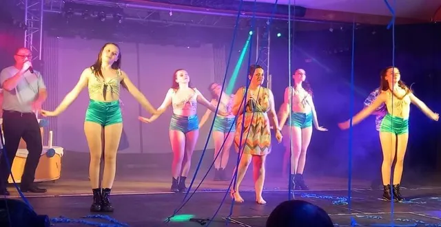 photo  salle comble pour le spectacle de kalido.  &copy;  le maine libre 