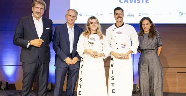 photo  manon quantin (au centre), lauréate de l’année 2022, ex aequo avec un autre apprenti caviste.  &copy;  cgad 