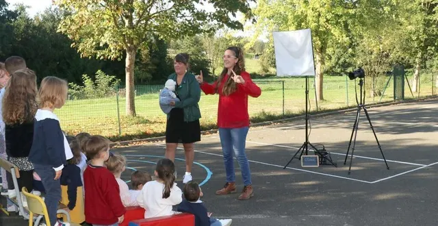 photo  la photo de classe reste un instant difficile à mettre en place pour la photographe.  &copy;  ouest-france 