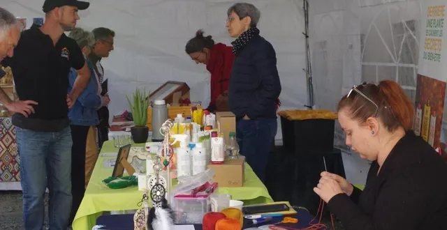 photo  le salon était aussi l’occasion pour le public de poser des questions et de s’informer.  &copy;  le maine libre 