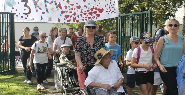 photo  le départ des résidents pour les 3 km de fontenay.  &copy;  le maine libre 