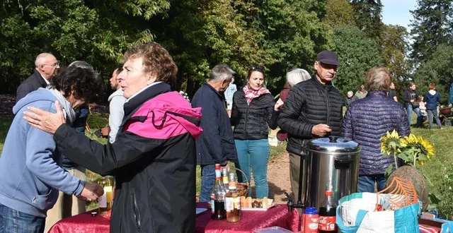 photo  une rencontre conviviale.  &copy;  le maine libre 