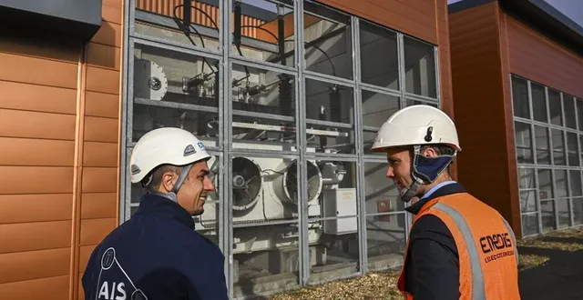 photo  ?ludovic sueres, chef du pôle de l’agence d’intervention spécialisée (à gauche) et jean-noël salmon, délégué territorial enedis sarthe, font partie des 310 salariés d’enedis en sarthe.  &copy;  denis lambert 