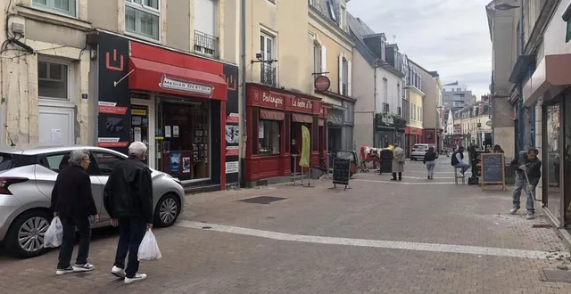 photo  les policiers ont bouclé la rue du docteur-leroy, en ce début d’après-midi du mardi 17 octobre 2023.  &copy;  ouest-france 
