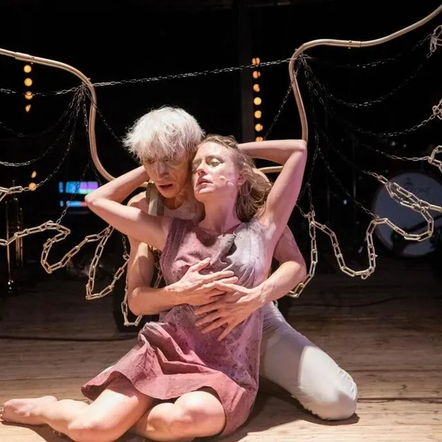 photo baptiste chabauty, dans « psyché », ici avec morgane nairaud, dans une mise en scène de julien romelard.  ©  thierry cantalupo