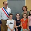 photo cinq des six conseillers municipaux enfants élus avec jean-claude moser, maire, et maryse redureau, première adjointe. manon leclou est absente.