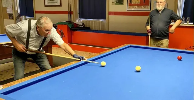 photo  les adhérents se retrouvent dans la bonne humeur pour jouer au billard français.  &copy;  le maine libre 