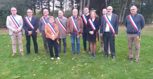 photo  les maires des onze communes limitrophes de la forêt de bercé.  &copy;  le maine libre 