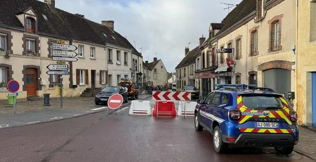 photo  gendarmerie et pompiers sont toujours sur place.  &copy;  ouest-france 