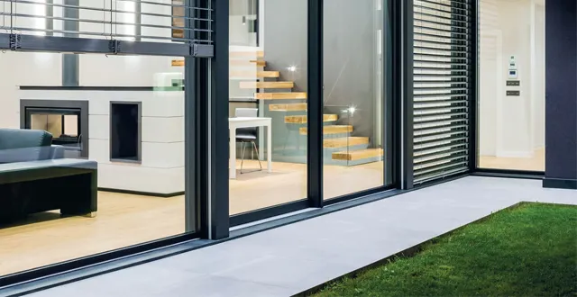 photo installation et rénovation de menuiseries intérieurs et extérieurs &copy; ouest ouvrage