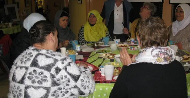 photo  les dames de tout pays qui fréquent le cours d'alphabétisation du kaléidoscope se sont retrouvées mardi pour le petit-déjeuner interculturel.  &copy;  ouest-france 