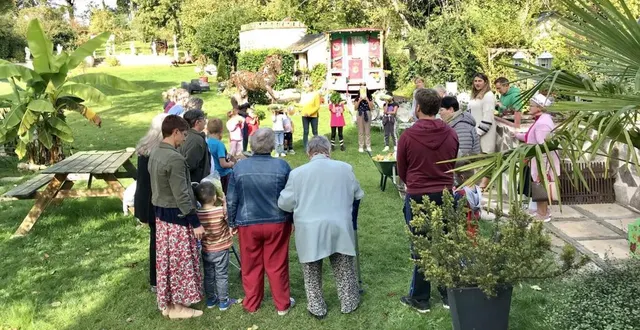 photo  au parc du madrigal, la chasse des légumes offerts par une grande surface de saint-longis lors de l’opération anti-gaspi.  &copy;  le maine libre 