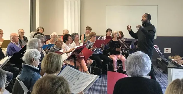 photo  la chorale la lyre répète toutes les semaines à la maison d’activités émile-halbout, à flers, dans l’orne. cette année, elle organise un concert à athis-val-de-rouvre pour fêter ses 45 ans.  &copy;  ouest-france 
