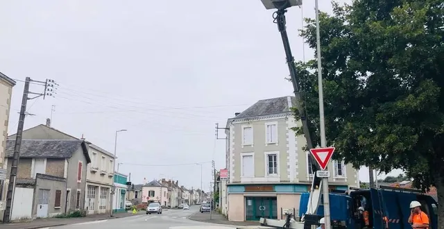 photo  dans plusieurs zones d’activité, 160 lampadaires seront rénovés d’ici 2024 (photo d’illustration).  &copy;  photo : courrier de l’ouest-jordan guerin-morin 