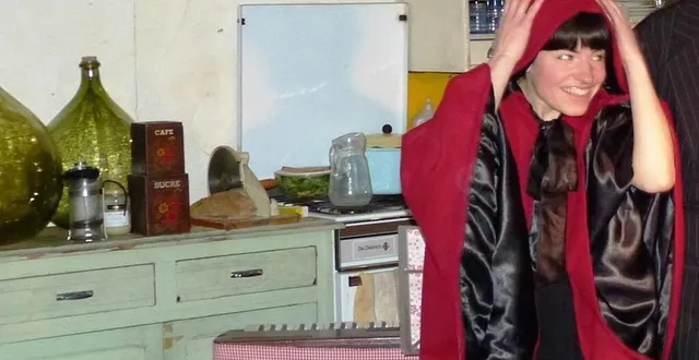 photo  milly akriche ducrou, retrouvée morte avec ses trois enfants jeudi 19 octobre 2023 à bretoncelles (orne) après l’incendie de leur maison, était très investie dans le monde culturel et associatif. ici en chaperon rouge, alors qu’elle partageait sa passion du chant.  &copy;  archives ouest-france 