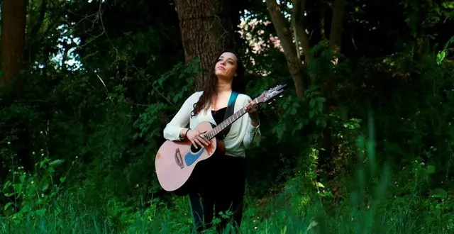 photo  lola baï sera en concert samedi, à auvers-le-hamon.  &copy;  dr 