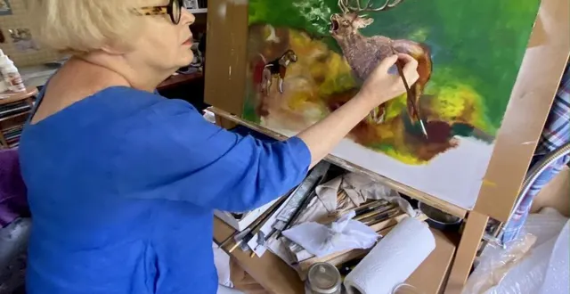 photo  marie-noëlle travaille actuellement sur une série animalière.  &copy;  le maine libre 