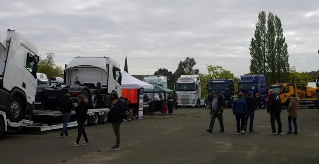 photo  quarante-cinq camions étaient présents le samedi, un peu moins le dimanche.  &copy;  le maine libre 