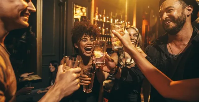 photo d’après le magazine britannique « time out », le cours julien et le haut marais, situés respectivement à marseille et paris, font partie des quartiers les plus branchés de la planète.