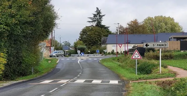 photo  route de coulaines, un plateau surélevé sera créé au niveau de ce passage piéton avec un trottoir à gauche jusqu’au rond-point du breuil.  &copy;  ouest-france 