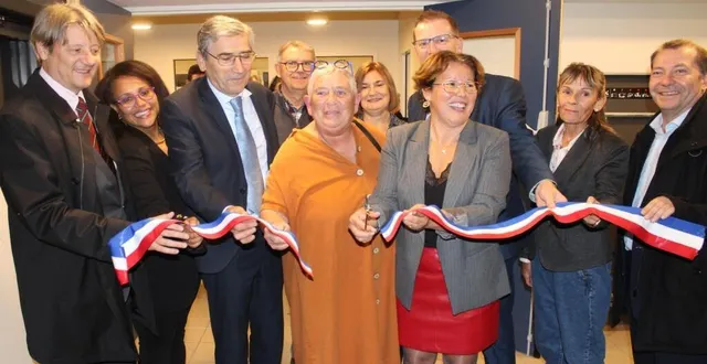 photo  de gauche à droite : le sous-préfet zabouraeff ; ymane alihamidi-chanfi ; le maire de téloché gérard lambert ; irène boyer ; nathalie dupont et, en arrière-plan, samuel chevalier, conseiller départemental ; martine barrault sébastien gouhier, vice-président de la communauté de communes.  &copy;  ouest-france 