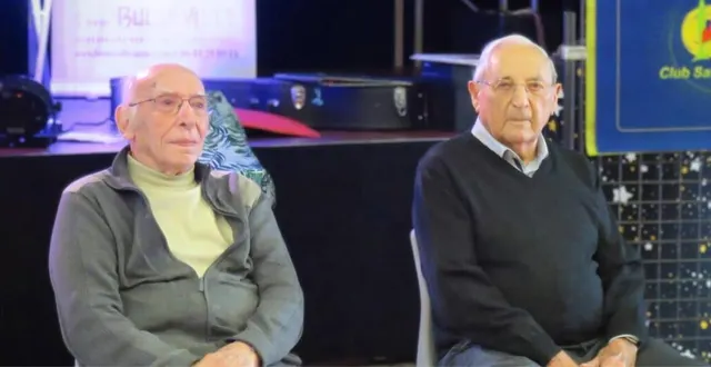 photo  roger niquin et louis bone, des adhérents centenaires, étaientà l’honneur lors du repas de générations mouvement.  &copy;  loïc delaunay 