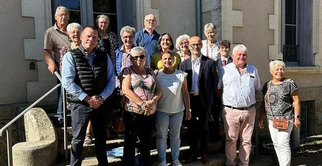 photo  la délégation d’élus perchevalois avec leurs homologues de cerizay.  &copy;  ouest-france 